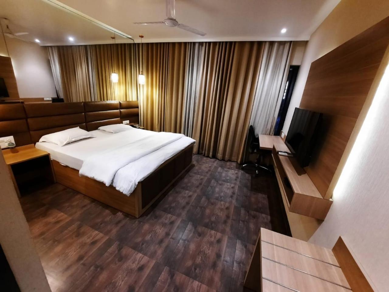 Solitaire Hotel New Delhi Eksteriør bilde