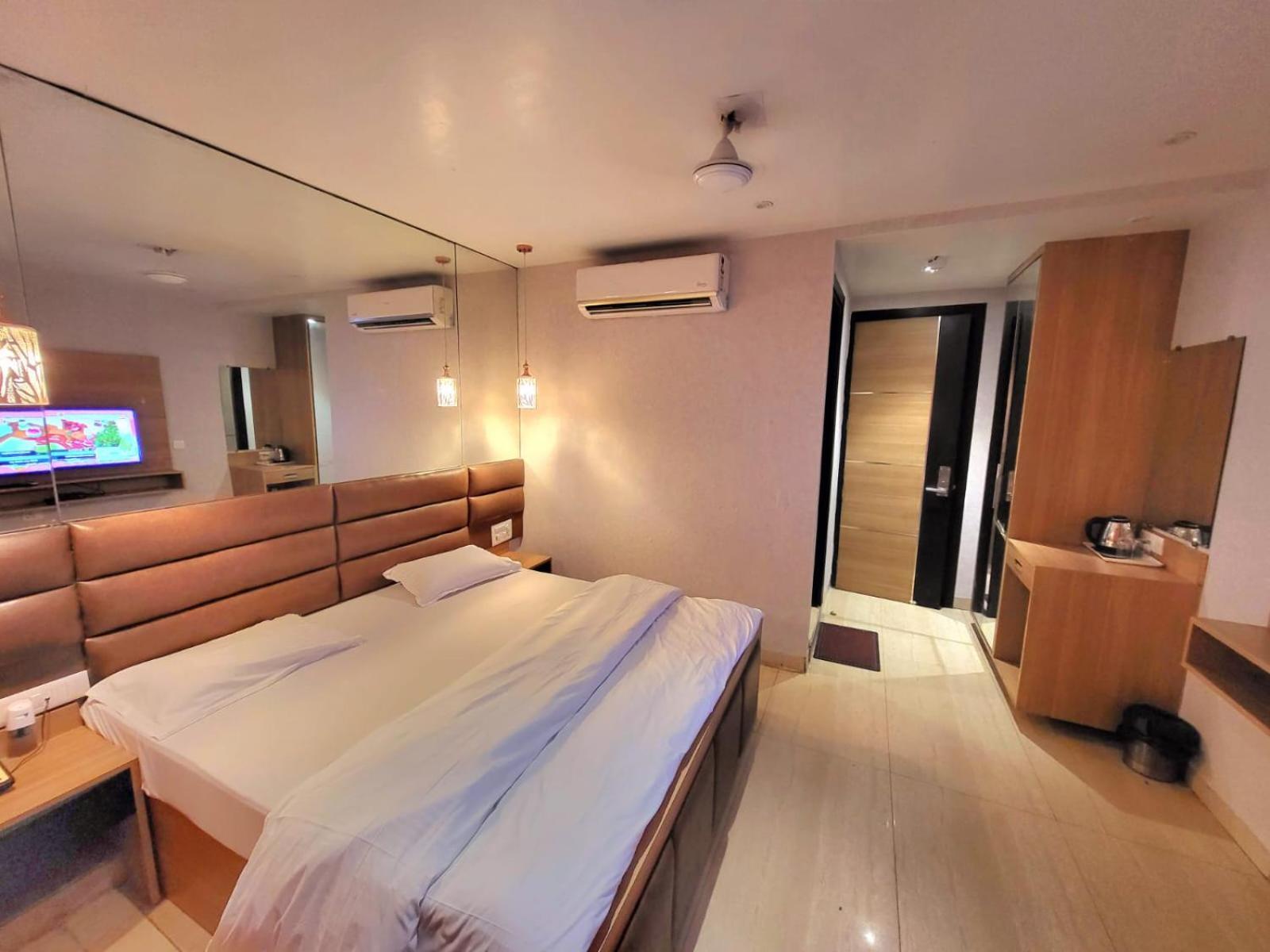 Solitaire Hotel New Delhi Eksteriør bilde