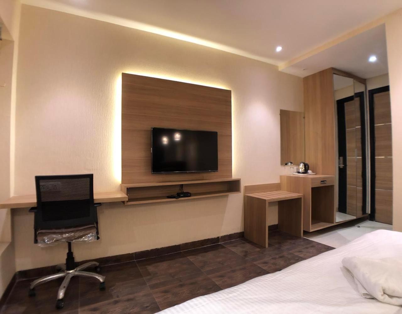 Solitaire Hotel New Delhi Eksteriør bilde